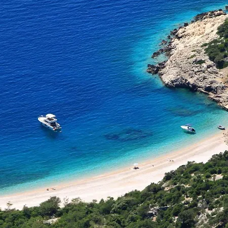 With Parking Space - 15672 * Cres