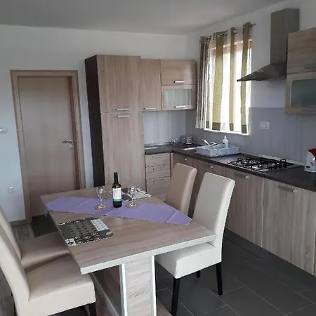 With Parking Space - 15672 * Cres