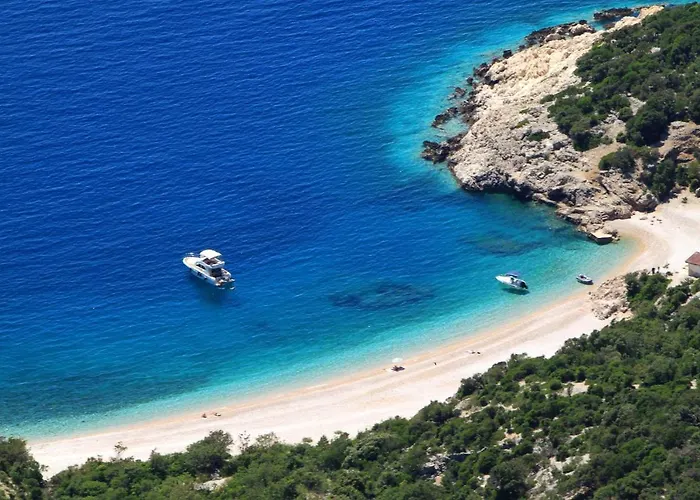 With Parking Space - 15672 * Cres