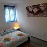 With Parking Space - 15672 * Cres