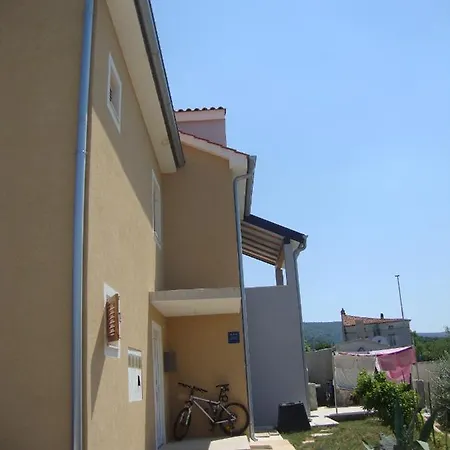 With A Parking Space - 15672 *