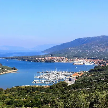 With Parking Space - 15672 * Cres