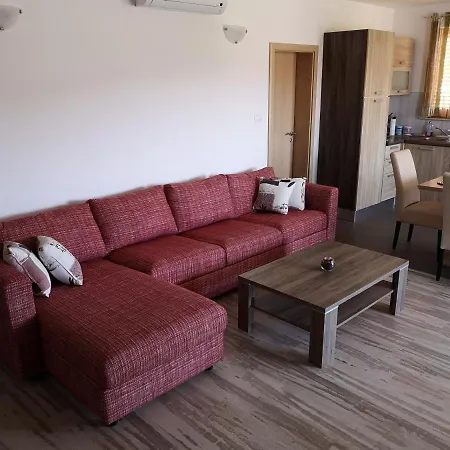 With Parking Space - 15672 * Cres